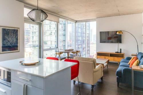 2br Modern Luxury Apartment With Balcony, Rooftop Pool & Gym By Envitae