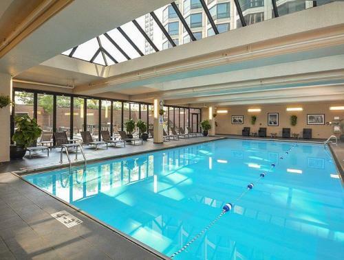 Hotel Luxury Downtown Chicago Suites