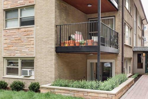 Apartamento Inviting Stylish Home With Covered Patio