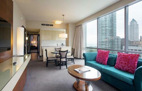 Hotel Thewit Chicago By Suiteness