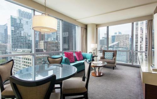 Hotel Thewit Chicago By Suiteness