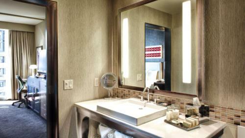 Hotel Thewit Chicago By Suiteness