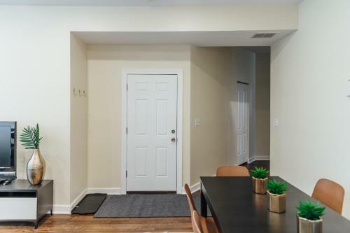 Spacious And Airy Apartment For Big Groups!