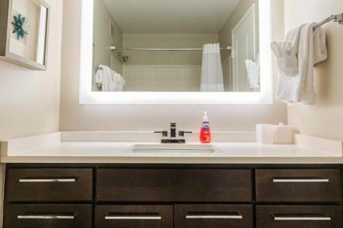 Apartamento 2br Navy Pier Loft With Pool, Gym & Views By Envitae