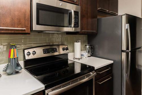 Apartamento 2br Navy Pier Loft With Pool, Gym & Views By Envitae