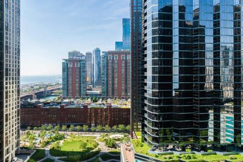 Apartamento 2br Navy Pier Loft With Pool, Gym & Views By Envitae