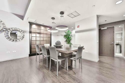 Apartamento Had A Pleasant Visit On Dch 215 West Washington