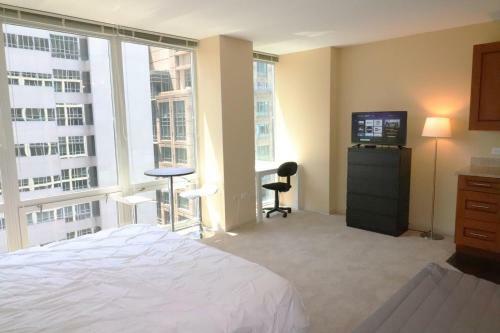 Apartamento Had A Pleasant Visit On Dch 215 West Washington