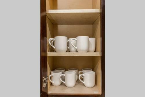 4 Bedroom, 2 Full, 2 Half Bath South Side Greystone Townhome