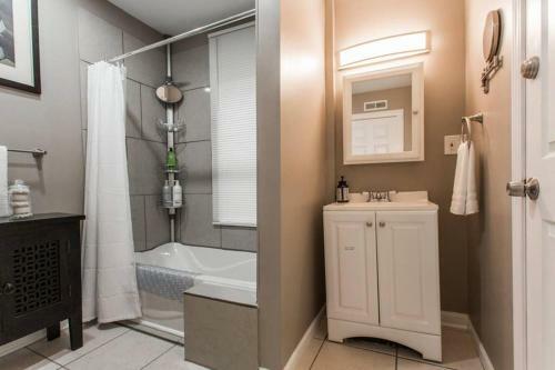 4 Bedroom, 2 Full, 2 Half Bath South Side Greystone Townhome