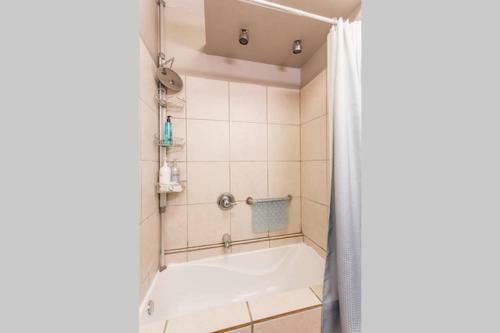 4 Bedroom, 2 Full, 2 Half Bath South Side Greystone Townhome