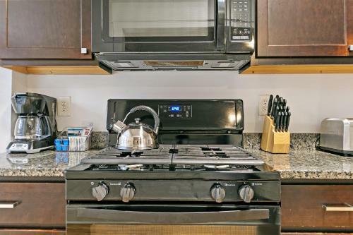 Apartamento Indulging 2-bedroom Condo Unit In Festive Boystown