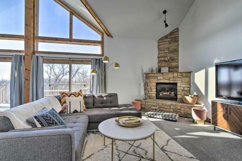 Large And Luxe Eagle Ridge Villa With Hot Tub!