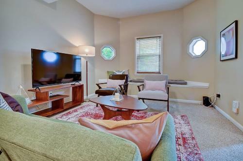 Bed & Breakfast Beautiful 3br House With W/d!