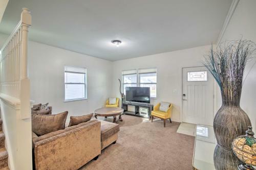 Charming Indy Townhome - 4 Mi To Mile Square!