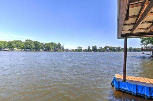 Serene Waterfront Monticello House With Fire Pit!