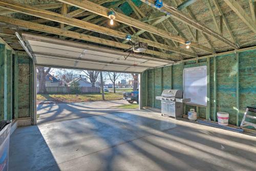 Cozy Cedar Rapids Pad, 2 Blocks To Mercy Care