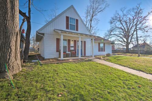 Cozy Cedar Rapids Pad, 2 Blocks To Mercy Care