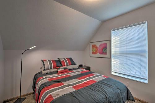 Cozy Cedar Rapids Pad, 2 Blocks To Mercy Care