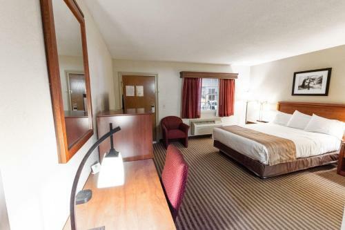 Eleven Boutique Hotel Llc