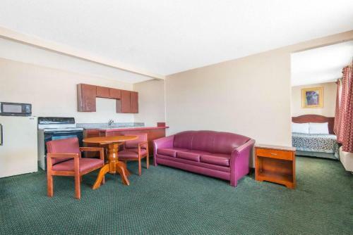 Hotel Coratel Inn & Suites Wichita East