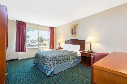 Hotel Coratel Inn & Suites Wichita East