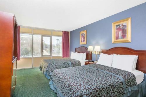 Hotel Coratel Inn & Suites Wichita East