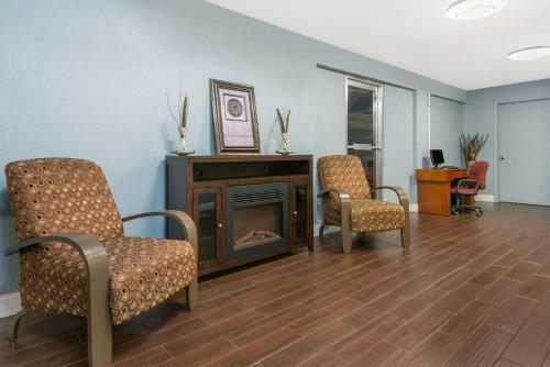 Hotel Coratel Inn & Suites Wichita East