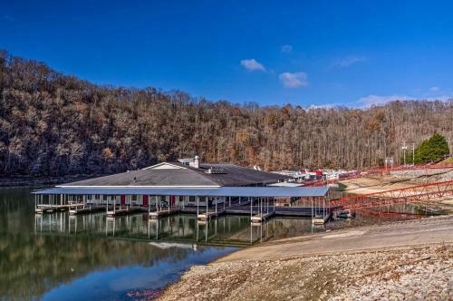 Lake View Escape - 1 Mile From Wisdom Dock!