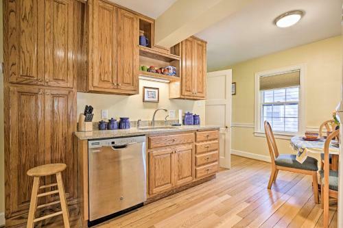 Lexington Getaway With Backyard Deck Less Than 2 Mi To Uk!