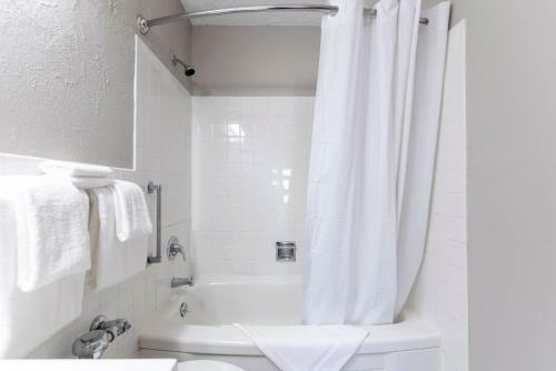 Apartamento Abode Vue At 3rd 1-bedroom Loft Style Suite