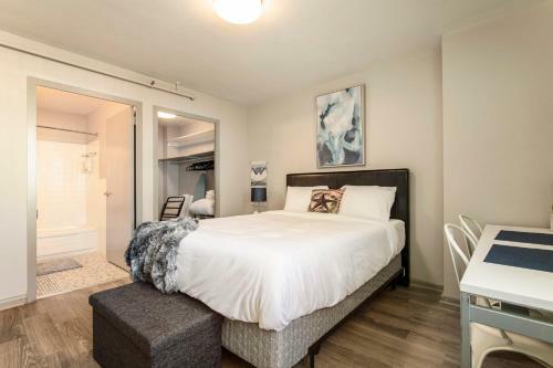 Cozysuites Modern Downtown Apartment
