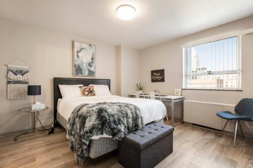 Cozysuites Modern Downtown Apartment