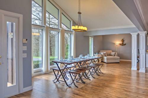 Monticello Home With Multi-level Deck On 2 And Acres!