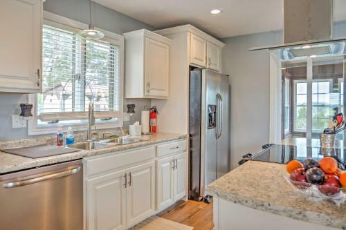 Monticello Home With Multi-level Deck On 2 And Acres!