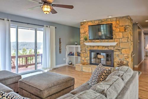 Monticello Home With Multi-level Deck On 2 And Acres!