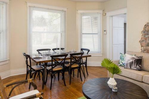 Bed & Breakfast 1858 Edgeland Avenue, Unit One
