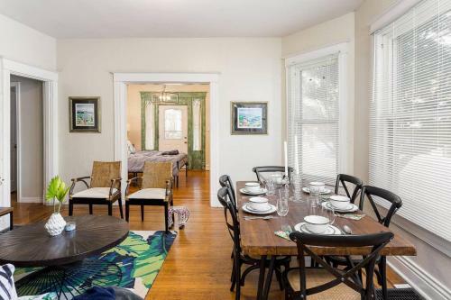 Bed & Breakfast 1858 Edgeland Avenue, Unit One