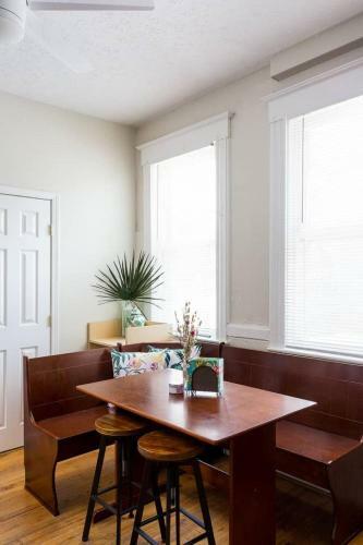 Bed & Breakfast 1858 Edgeland Avenue, Unit One