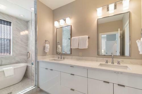 Bienville Villas: Brand New 4br