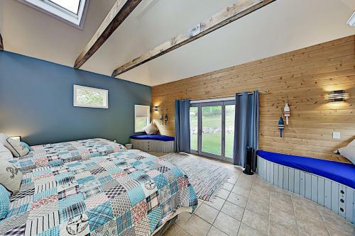 New Listing! Spacious Country Home With Water Views Home