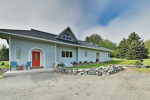 New Listing! Spacious Country Home With Water Views Home