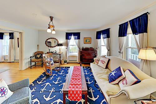 Multi-unit Harborfront Beauty - Private Dock, Kayaks Home