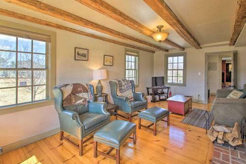 Charming Farmhouse On 17 Acres With Mtn Views!