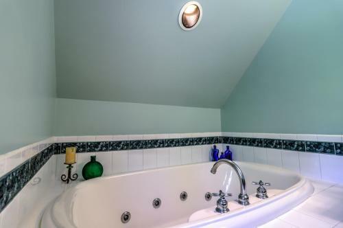 Edgewater By Morton & Furbish