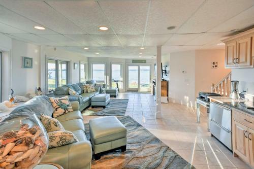 Luxurious Oceanfront Flanders Bay Home With Kayaks!