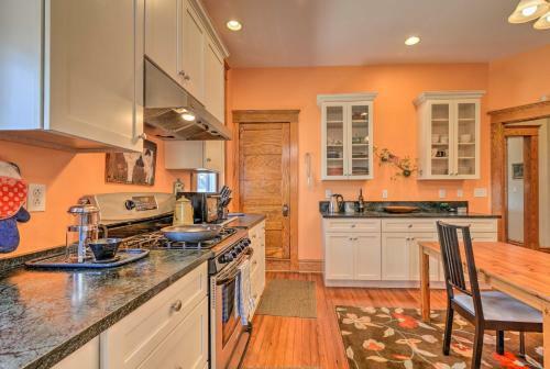Historic Cumberland Home With Deck And Valley View!