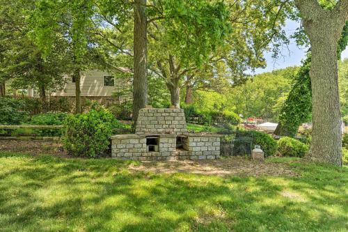 Waterfront Annapolis Home Fire Pit And Fishing Pier