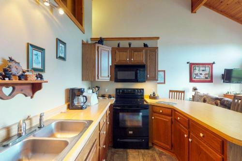 Bear's Den At Sunplace
