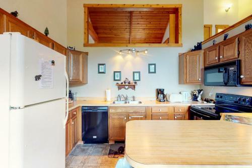 Bear's Den At Sunplace